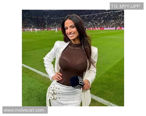 女性版足球明星身形塑造：运动美学与力量的完美结合